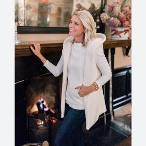 Tuckernuck Dudley Stephens The Marine Hooded Vest Fleece Cream Pockets Sz S